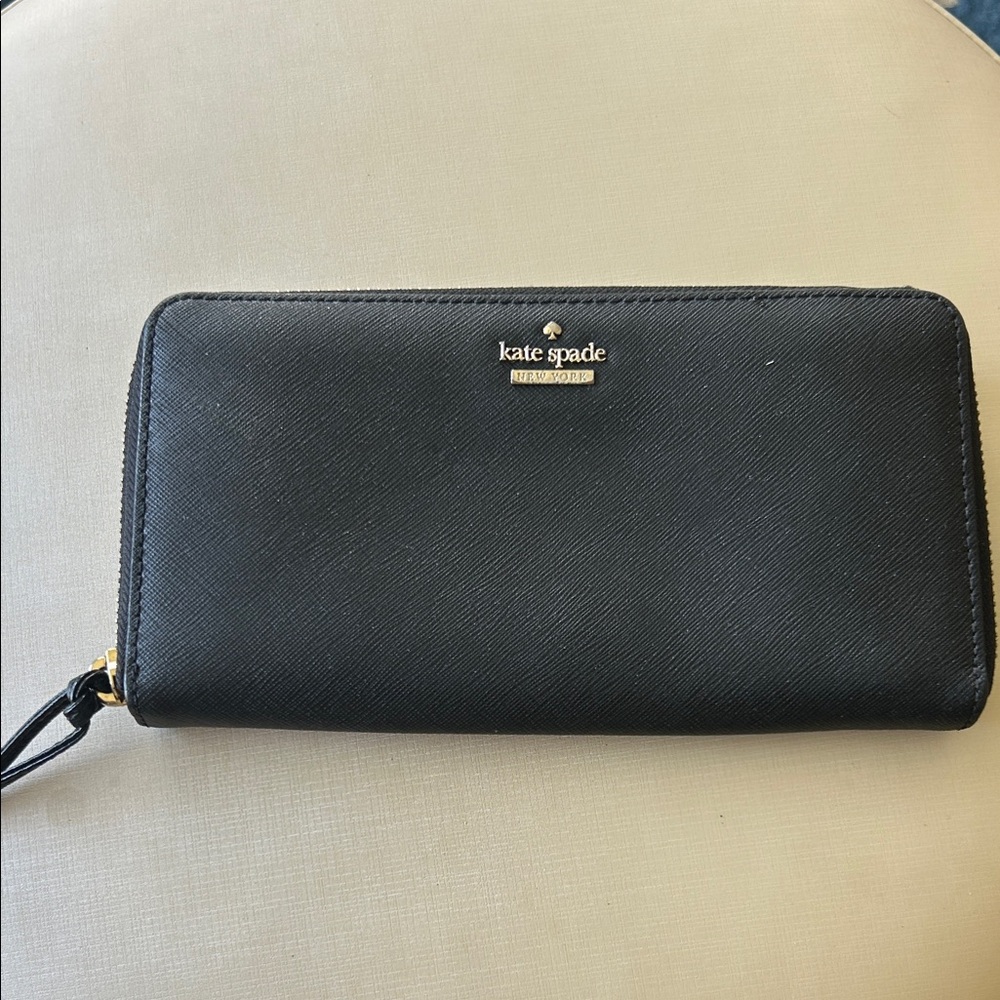 Kate Spade Classic EUC Zip-Around Wallet